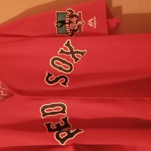 I'm selling a Boston Red Sox David Ortiz's jersey